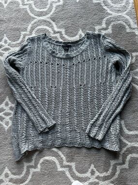 Theory crochet gray sweater sz small